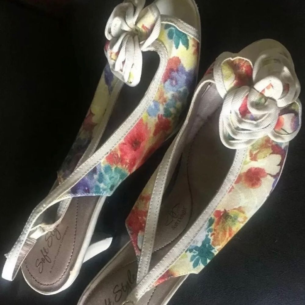 Soft Style Hush Puppies SOFT DELIGHT Sling Sandals Black & WHITE W/flower 8.5 M